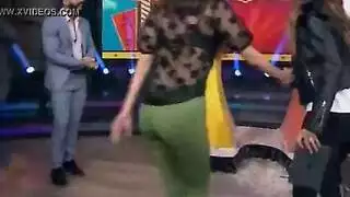 فعل قاسي سري: بورن كلابي بينما هو في الغرفة المجاورة