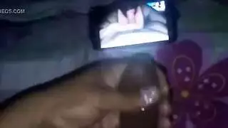 إيلاج اللسان في حلقها قبل الركوب الجنسي العنيف