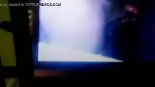 جلسة إباحية في الممر مع انحناء على المكتب