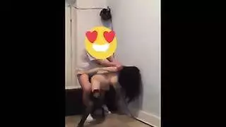 جنس فموي خشن: يمتلك كس تلك الدمية بفمه الخبير