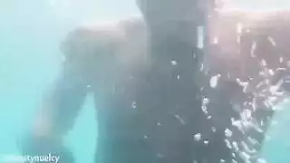 العاهرة العذراء لا تكتفي من موعدها اليومي مع قضيبه