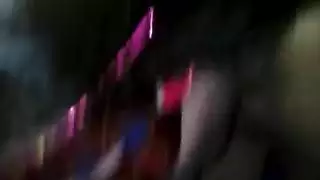 تلك الجبهة الغريبة تتلقى القذف الداخلي في فيلم إباحي صريح