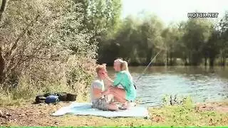 جنس جماعي في الخارج من الفجر حتى الغسق