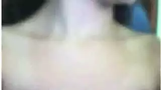 فتاة بقاعدة كبيرة تأخذها بقوة