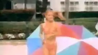 تمزق بنطال هايدي من أجل قذف عميق داخلها