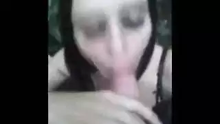حفلة مص جماعي للقضيب مع مجموعة الأصدقاء في الغابة