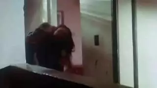 حركة جنسية صريحة في دار السينما: جلسة جماع جماعي على موقع تصوير مصري