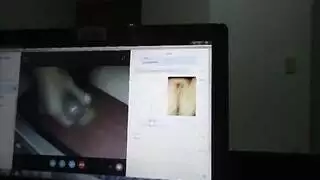 بث صريح لصديقتها: تعرض تقنياتها الجنسية بشكل مثير