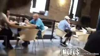 انفجار مزدوج للقذف الداخلي في كشك المقهى