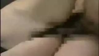 طالبة يابانية تفتح ساقيها لتدليك عميق وجنس قاسي على المكتب