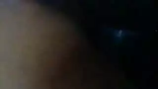 جلسة رينو الصغيرة البرية لمص قضيب في الخارج