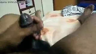 وسيم الحي ينكح صديقات الغش في حفلة جنس صريحة