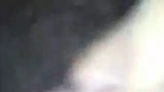 تدريب علني للحلق: تمص قضيبًا بينما أصدقاؤها يشاهدون