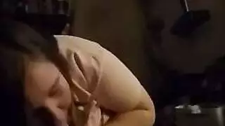 مثيرة ومفلسة: زوجة في جماع شرجي جماعي
