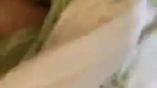 صديقة وقحة تشارك فتحاتها مع أفضل صديق لها
