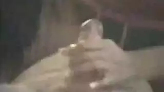 عاهرة آسيوية تمص القضيب وتتلقى شرجاً خشناً