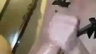 الكلبات السكارى يحصلن على إيلاج مزدوج من الراقصات
