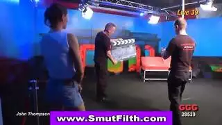نائبة الرئيس ذات الثديين الضخمين تمارس الجنس على وجهها وتنتهي بالقذف الداخلي