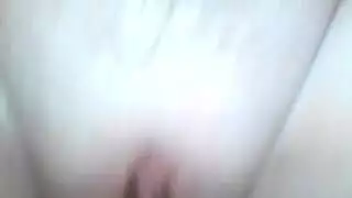 زوجة تمص القضيب تتوسل للمداعبة الشرجية