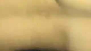 سمراء هواة مع وشم قط تلاعب برجلها قبل ممارسة جنس عنيف