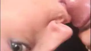 مراهقات بالكاد قانونيات يحصلن على ملء فتحاتهن