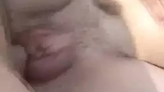 قضيب الأب الكبير يملأ فرجها الضيق بعمق