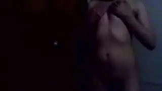 مترجمه وقحة تخدم عدة أقضية في الكابينة