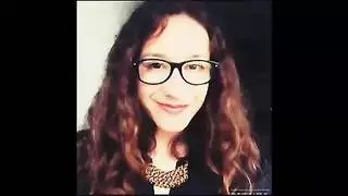 جميلة شرق أوسطية ممتلئة الصدر تأخذ قضيبًا سميكًا بعمق