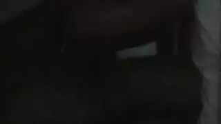 اتصال جنسي يتحول إلى فعل سكس خشن مع فتاة سمراء