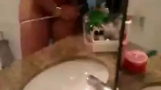 سابرينا كبيرة الصدر تتعرض للضرب العنيف على شعرها الكثيف