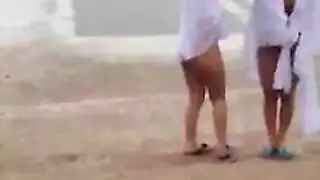 شقراء بمؤخرة ممتلئة تمت ممارسة الجنس معها بقوة وهي ترتدي ملابس داخلية