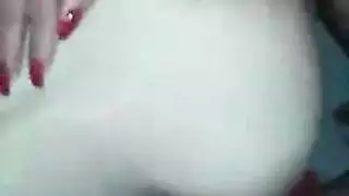 ناضجة شقراء خنثى تشتهي وتدخل في شقها الضيق الصغير