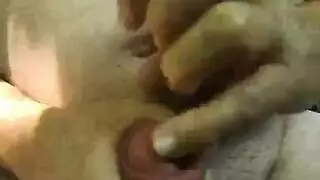 إباحي قاسي: شقراء تُحشى بقضيب صناعي كبير