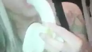 جلسة مص سرية تنتهي بقذف خارج الإطار