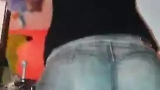 كارينا كابور في أدوار جنسية صريحة
