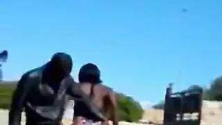 خيال الجنس في حظيرة: بنات مثيرة تستسلم للغريزة الحيوانية