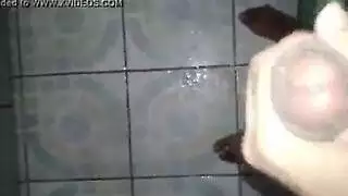 معرض أثداء ليبية كبيرة محتوى صريح