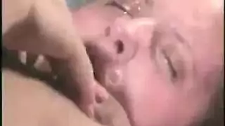 مولي تحب الضرب الشرجي العنيف وعمل الحلق العميق