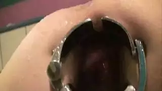 عاهرات آشوريات يخلعن التنورات من أجل متعة إباحية