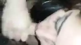 ضرب قاسي من الخلف مع أصوات إطلاق ريح