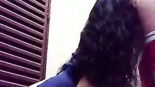 مسنة تدفق سوائلها على قضيب قاسٍ