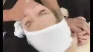 رجل ناضج وشقراء صغيرة في لقاء إباحي صريح محرم