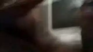 قضيب أفريقي ضخم يضرب بشقوة شقاً مبللاً