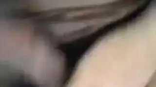 شاب بقضيب ثقيل استمناء باليد حتى القذف الكامل