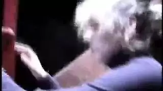 مص عميق مثير يقود إلى قذف هائل على قضيب محلوق