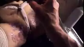 مربوطة و منتهكة في مشهد جنسي صريح