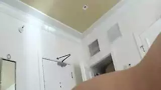 زوجة خبيرة تتوسل لضربات كلبّي خشن