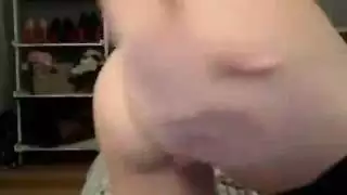 هواية بمؤخرة كبيرة تحصل على مكافأة إباحية من شاعر غني