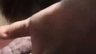شهوة الحيوان: كلب يضرب بوابتها الخلفية الضيقة