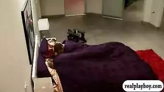مواجهة نجمات البورن: كس كاترينا المشدود مقابل منحنيات آشواريا
